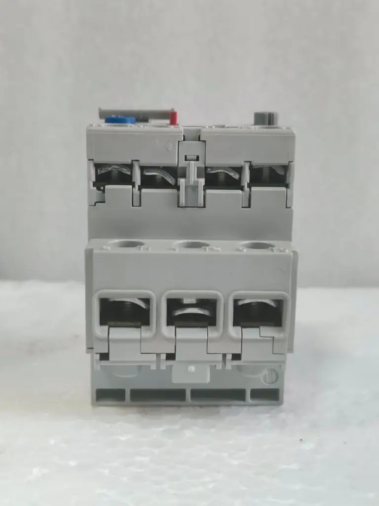 049b3d17-4328-46ec-8e61-9c31fe240f60.webp