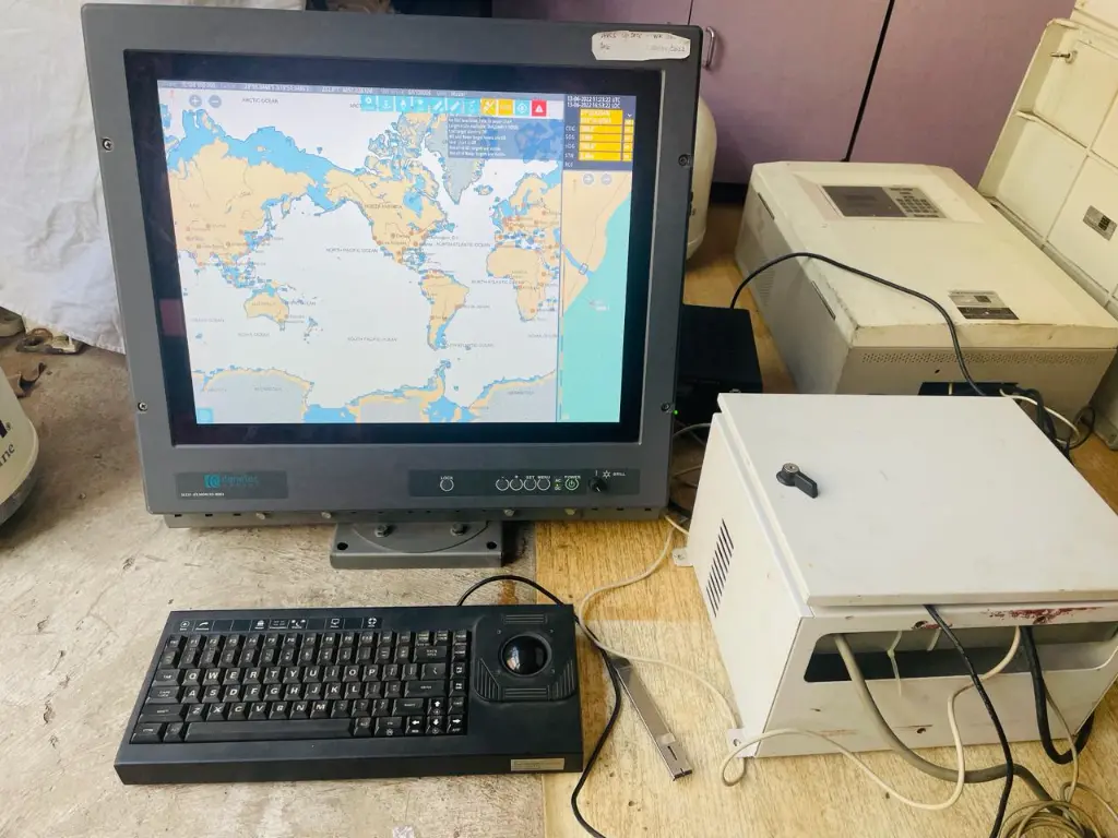 DANELEC MARINE DM 800 ECDIS $3700