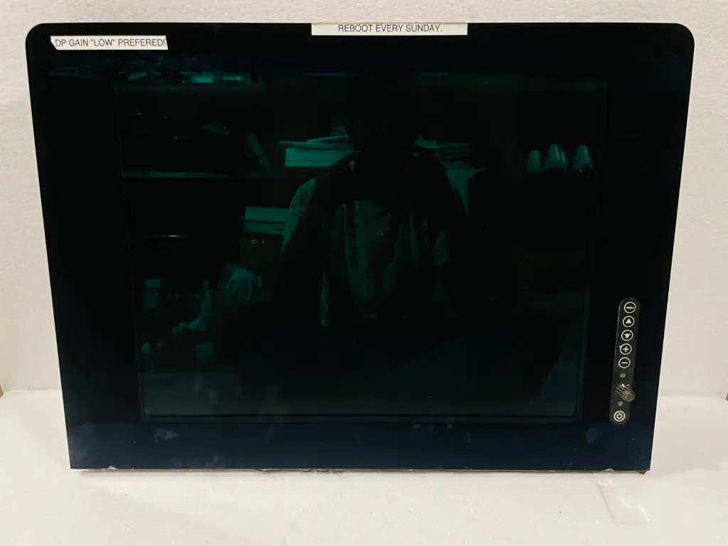 HATTELAND DISPLAY 23.1 INCH $2400