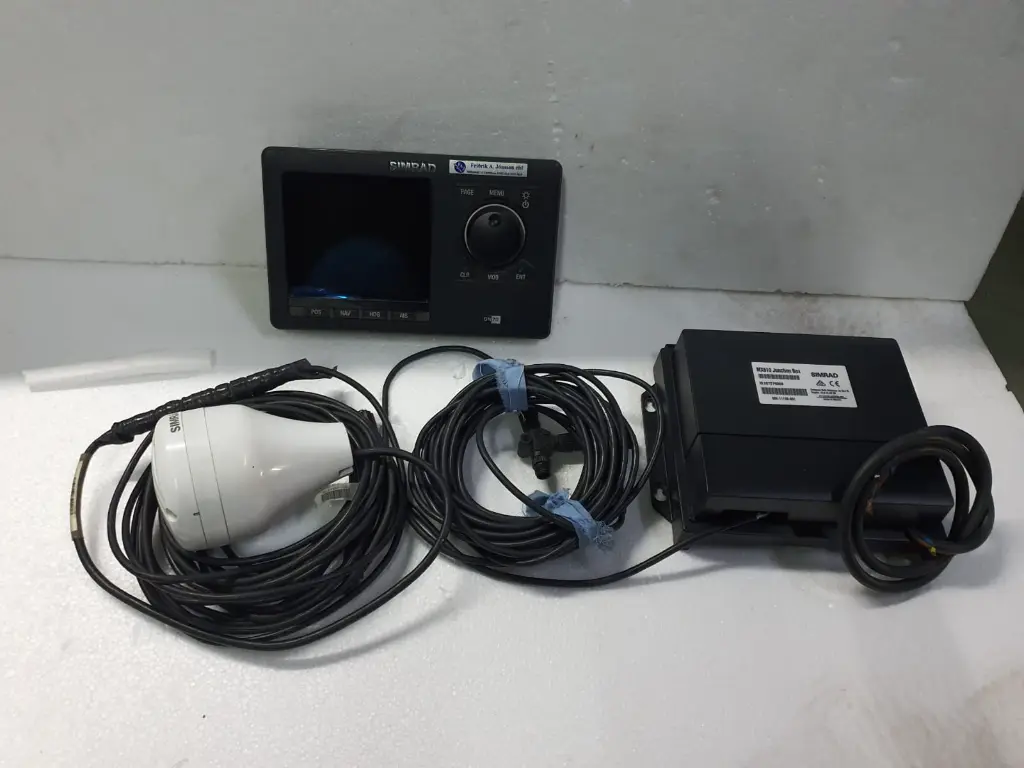 SIMRAD MX 610 DGPS COMPLETE SET $3000