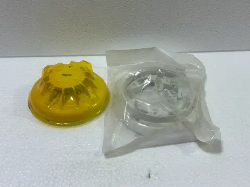 TYCO 601H-R-M CONVENTIONAL HEAT DETECTOR 516.600.203 WITH BASE $195